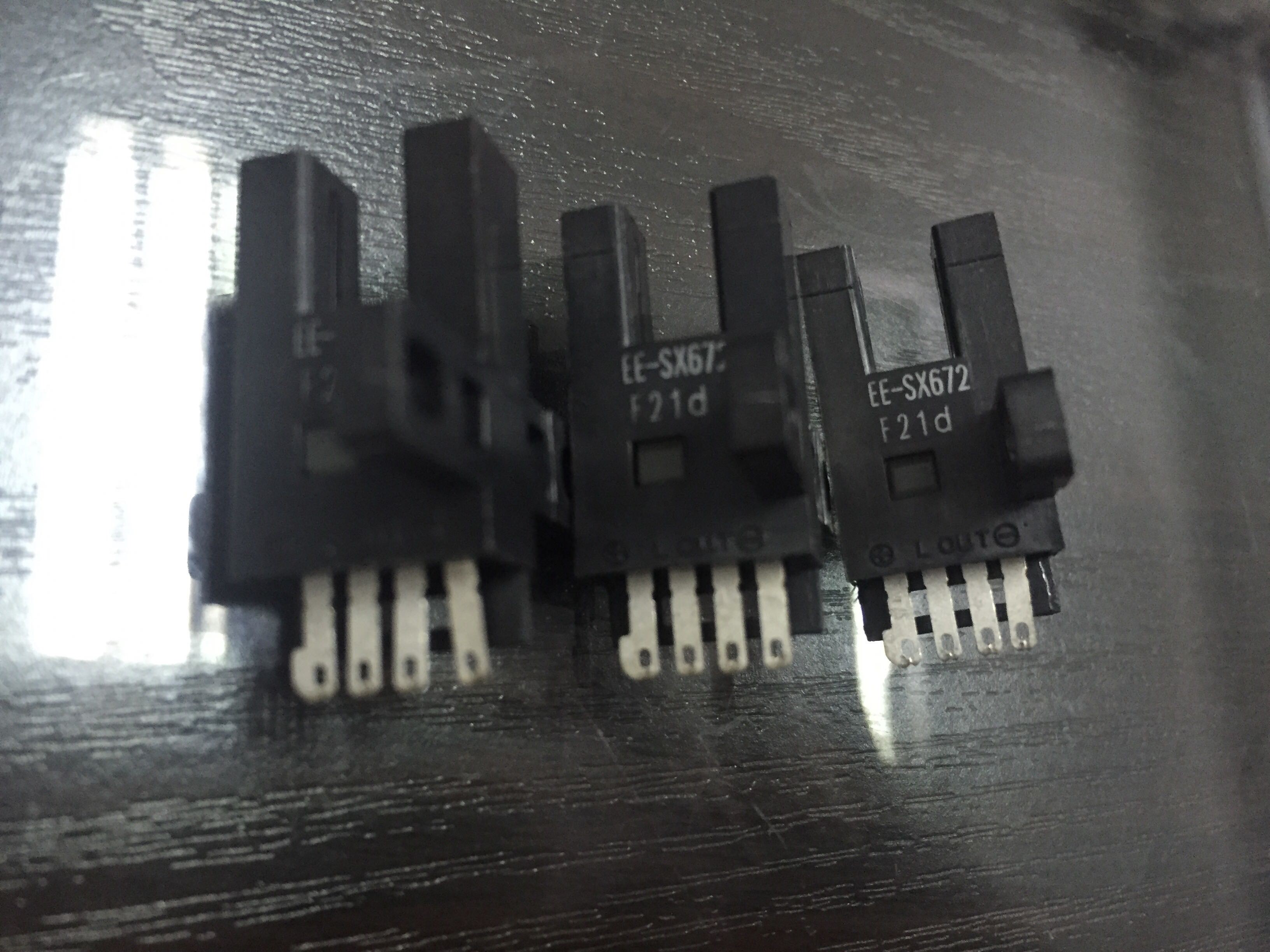 欧姆龙OMRON EE-SX672 EE-SX672A槽形插件式光电开关